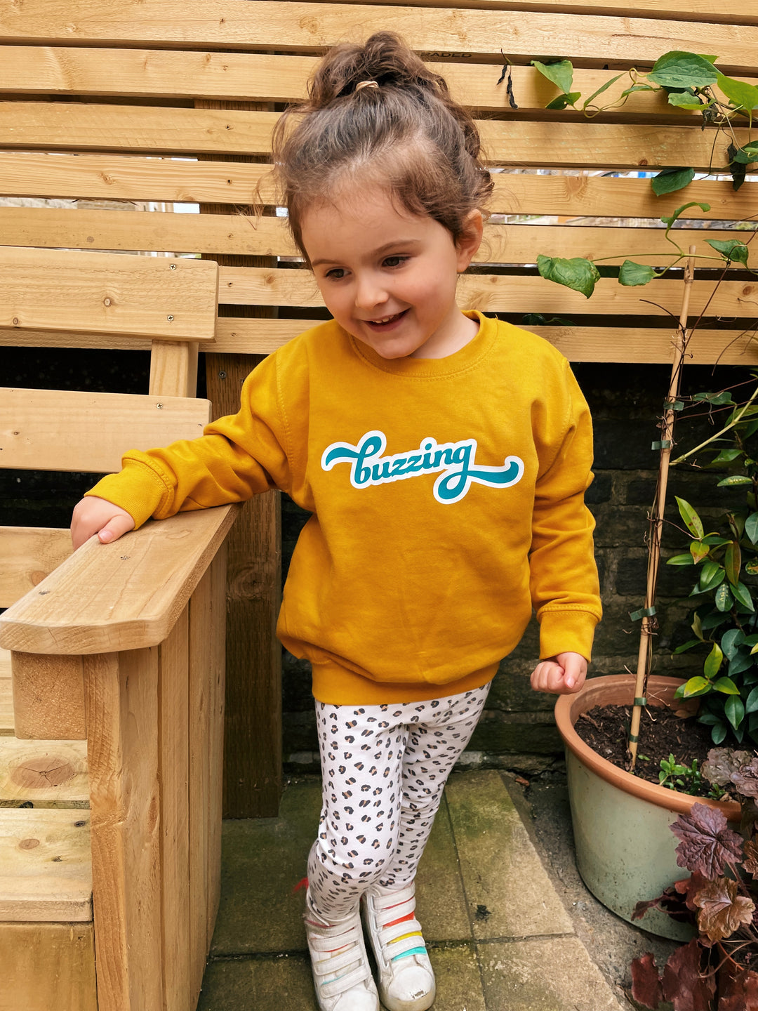 KIDS - Buzzing - Mustard Sweater